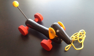 Brio mäyräkoira puulelu 17 cm