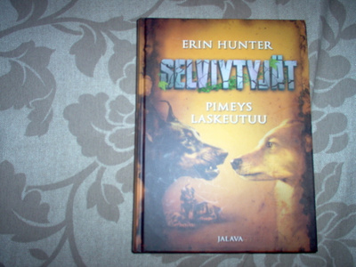 Erin Hunter: Pimeys laskeutuu, selviytyjät osa 3
