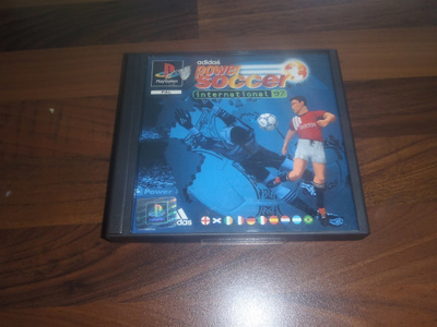 POWER SOCCER - PS1 peli ( Hyvä kunto )