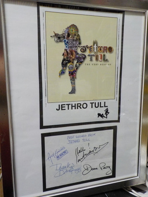 JETHRO TULL TAULU NELJÄLLÄ NIMMARILLA