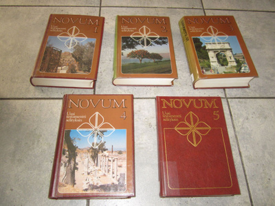 NOVUM 1-5 UUSI TESTAMENTTI SELITYKSIN ( hienokuntoiset )