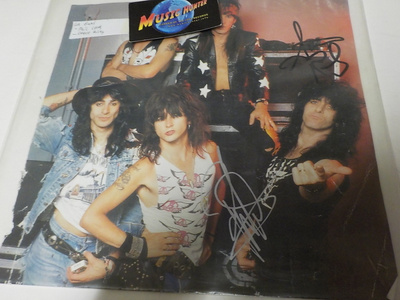L.A. GUNS KUVA KAHDELLA NIMMARILLA