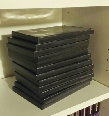 Yhden levyn DVD-koteloita (kappalehinta)