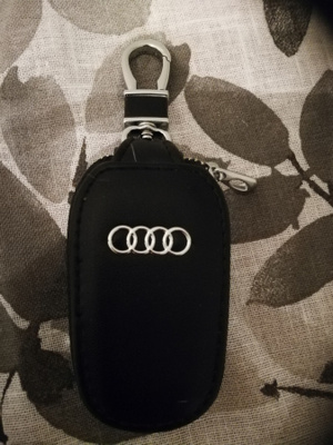 AUDI musta nahka avaimeperäkotelo