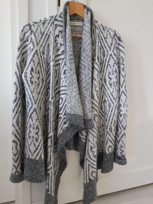 Abercrombie valko-harmaa Neule / Neuletakki - koko XS - S