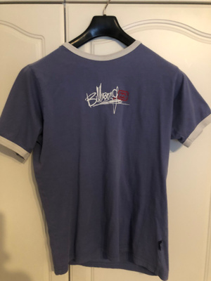 T-paita: Billabong. Koko: M/L.