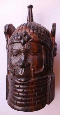 figuuri hienoa  jalopuuta Afrikka korkeus 20cm pää