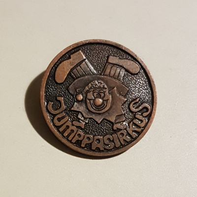 JUMPPASIRKUS NEULAMERKKI