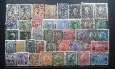 JUGOSLAVIA VANHAA 1918-24 postimerkkejä **/*/o 42 kpl