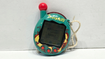 Tamagotchi Connection V4 virtuaalilemmikki (2004)