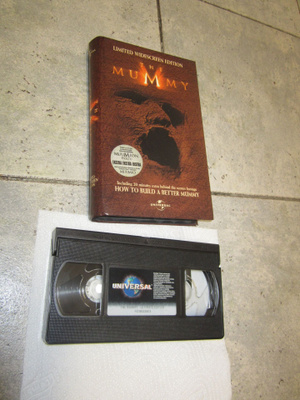 The Mummy (Widescreen Edition) -VHS - suomitextaus on