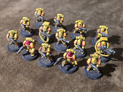 14 kpl Warhammer-figuureja