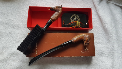 Vintage kenkälusikka vaateharja solmioteline