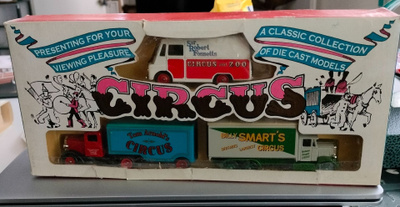 Circus  3 erillaista sirkusajoneuvoa 1:76