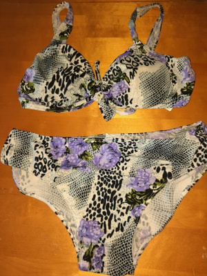 Värikkäät bikinit koko 50/52