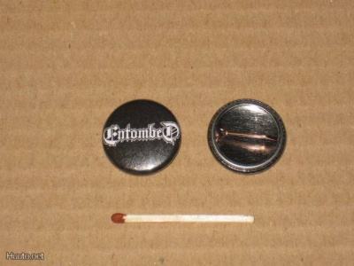Entombed rintanappi 1" d2