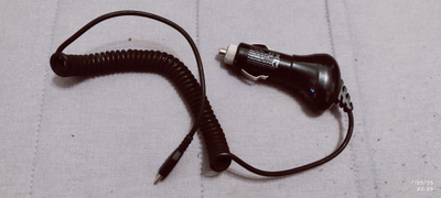 Insmat Micro-USB puhelinlaturi autolle 5V
