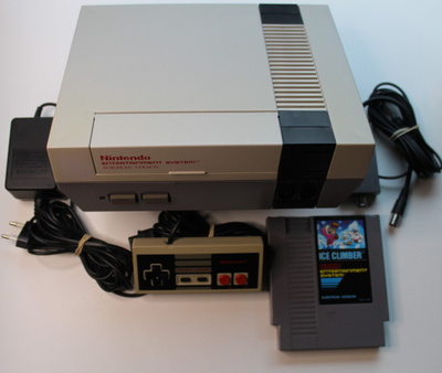 NES 8-bit konsolipaketti (PAL-B/SCN) **Huollettu + peli**
