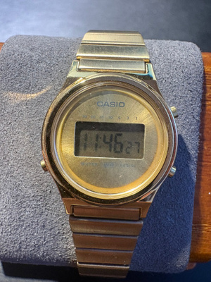 Casio LA700WE kullanvärinen digitaalikello