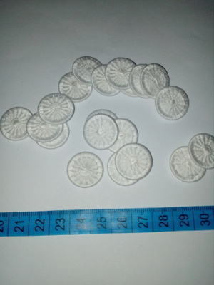 Valkoinen lankanappi ( kansallispuku ) 19 mm ja 15 mm