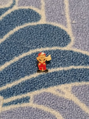 Mario Standing Nintendo Pinssi