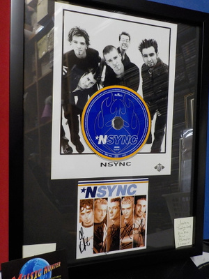 NSYNC TAULU TAULU KOKO BÄNDIN NIMMAREILLA