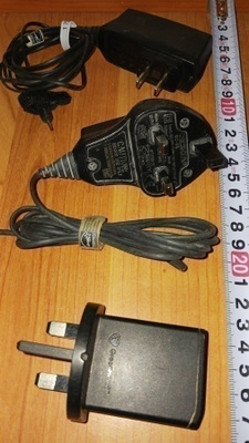 UK British socket ja USA laturit ja adapteri