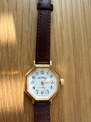 New Classic rannekello