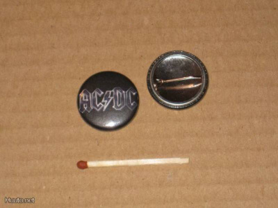 AC/DC rintanappi 1" a2