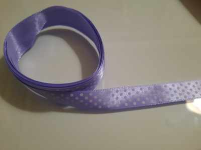 Vaaleanvioletti valkoinen pilkut nauhaa 450cm