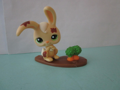 Littlest Pet Shop figuuri, pupu porkkanamaalla