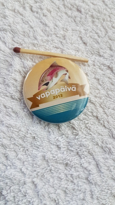 Vapapäivä 2012 rintanappi