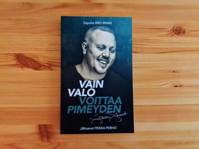 Sebastian Stakset: Vain valo voittaa pimeyden