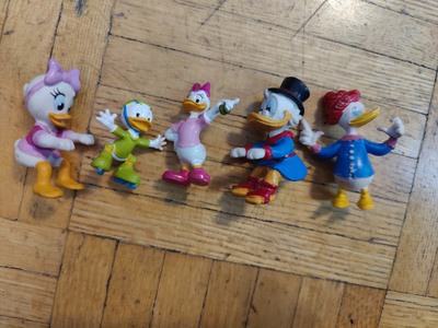 Disney Ankkalinnan väkeä.