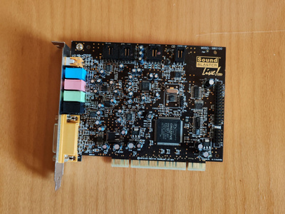 Sound Blaster Live 5.1 SB0100 (viallinen?)