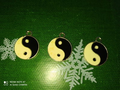 Yin ja Yang "riipukset" 23mm 1,20e kpl
