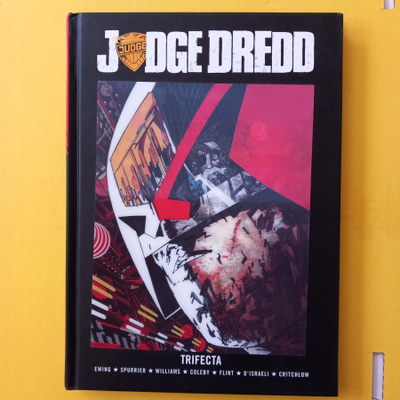 Judge Dredd Trifecta 2000 AD Albumi