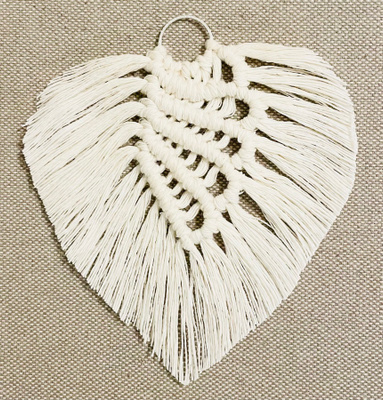 Makramee sulka / höyhen 4 - 12 x 13 cm