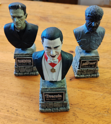 Frankenstein Dracula The Wolf Man patsaat