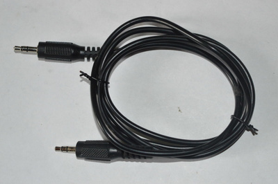 Äänikaapeli 3.5mm uros-uros 1,5m