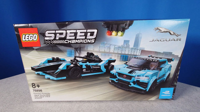 LEGO 76898 Formula E Panasonic Jaguar Racing GEN2 Car & Jagu