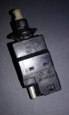 Jarruvalokatkaisin 2. - MB W210