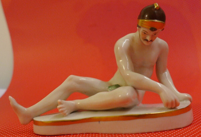 FIguuri Kuoleva Keltti posliinia. saksalainen valmistaja.