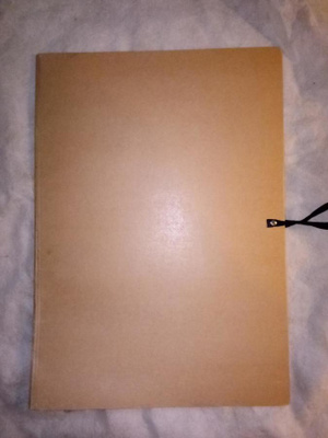 Piirustussalkkuja (pahvia, narusidonta) isoin 42 cm x 61 cm