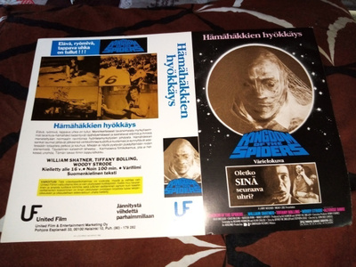 VHS kansipaperi Hämähäkkien hyökkäys ( SIS POSTIKULU)