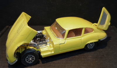 Corgi Toys Jaguar E-Type 2+2