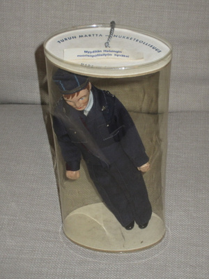 Suomen poliisi pienoismalli nukke 1960-luku 23 cm korkea
