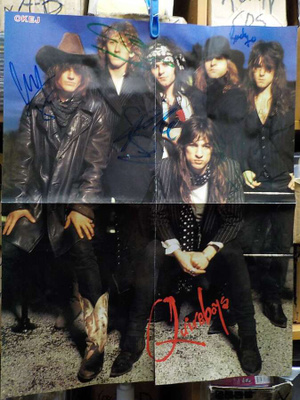 QUIREBOYS FOLD-OUT JULISTE KOKO BÄNDIN NIMMAREILLA