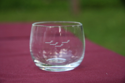 Finnair logolla lasi