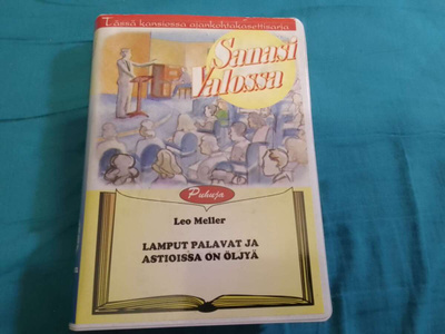 Leo Meller. Lamput palavat ja astioissa on öljyä.